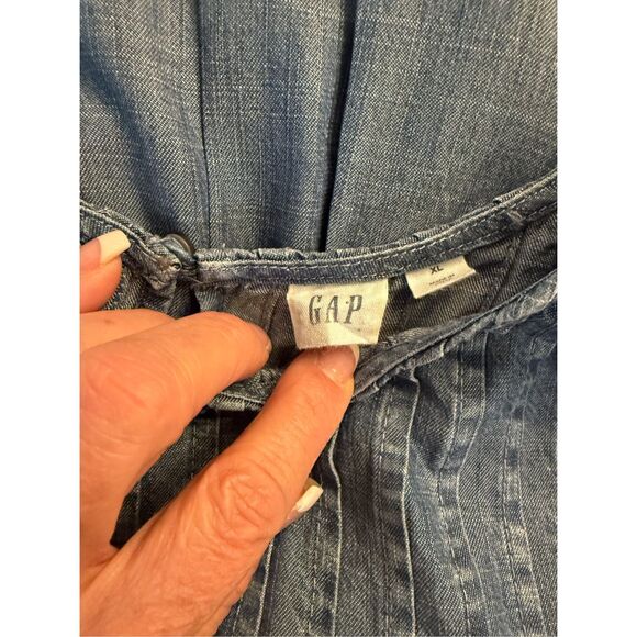 GAP Denim Chambray Sleeveless Top Sz. XL Pin Tuck Pleats Keyhole Closure - Picture 8 of 8